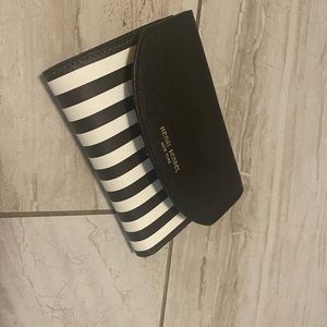 Henri Bendel wallet